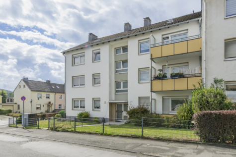 Kapitalanlage oder Eigenheim – Eigentumswohnung mit Balkon und Garage - Straßenansicht (70809)