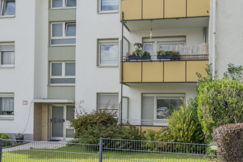 Kapitalanlage oder Eigenheim – Eigentumswohnung mit Balkon und Garage - Straßenansicht (Balkon) (70835)