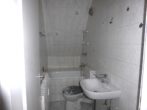 Platz für Ideen, Ruhe mitten im Leben – 3 Zimmer im Denkmalhaus - Badezimmer