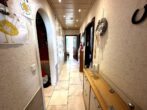 Attraktive 4-Zimmer-Wohnung mit Balkon & Garage auf Emst! - Flur
