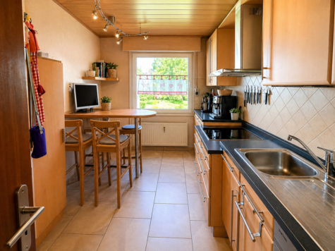 Attraktive 4-Zimmer-Wohnung mit Balkon & Garage auf Emst! - Küche (69888)