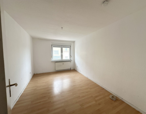 Helle 3-Zimmer-Wohnung im Grünen mit top Anbindung - 1. Schlafzimmer (69742)