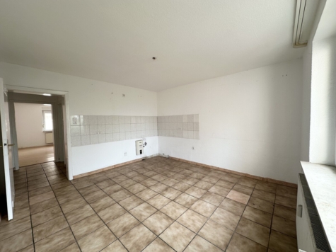 Helle 3-Zimmer-Wohnung im Grünen mit top Anbindung - Küche (69745)