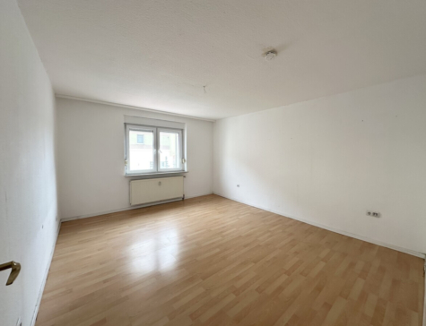 Helle 3-Zimmer-Wohnung im Grünen mit top Anbindung - Wohnzimmer (69744)