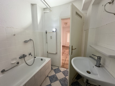 Helle 3-Zimmer-Wohnung im Grünen mit top Anbindung - Badezimmer (69747)
