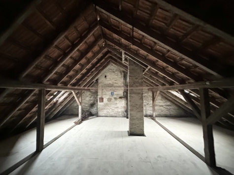 Helle 3-Zimmer-Wohnung im Grünen mit top Anbindung - Trockenraum im Dach (69751)