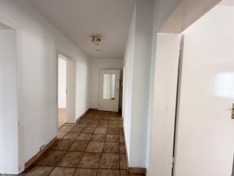 Helle 3-Zimmer-Wohnung im Grünen mit top Anbindung - Diele (69748)