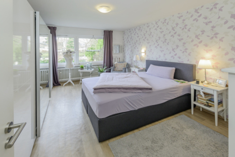 Einfamilienhaus mit Einliegerwohnung und idyllischem Garten – Eine wahre Perle! - Einliegerwohnung Schlafzimmer (70506)