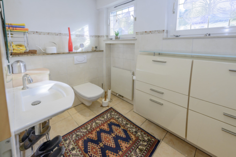 Einfamilienhaus mit Einliegerwohnung und idyllischem Garten – Eine wahre Perle! - Gäste-WC (70479)