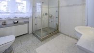 Einfamilienhaus mit Einliegerwohnung und idyllischem Garten - Eine wahre Perle! - Badezimmer mit Dusche