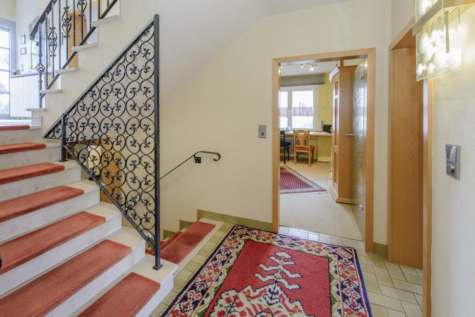 Einfamilienhaus mit Einliegerwohnung und idyllischem Garten – Eine wahre Perle! - Diele (70492)