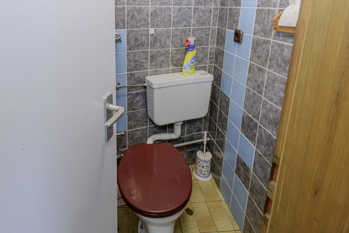 WC bei der kleinen Werkstatt