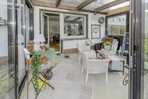 Einfamilienhaus mit Einliegerwohnung und idyllischem Garten – Eine wahre Perle! - EInliegerwohnung Wintergarten (70512)