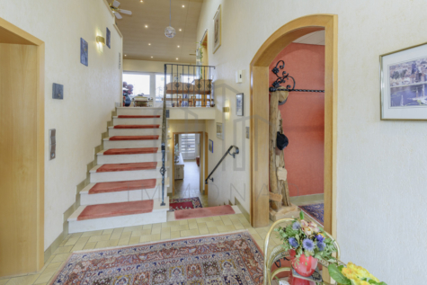 Einfamilienhaus mit Einliegerwohnung und idyllischem Garten – Eine wahre Perle! - Diele (70549)