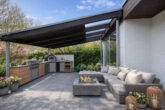 ARCHITEKTENHAUS MIT BESONDERER RAUMSTRUKTUR, PRIVATEM INNENHOF & VIEL PLATZ FÜR DIE FAMILIE! - Terrasse (Visualisierung)