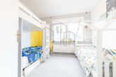 Zentral gelegenes Mehrfamilienhaus mit 3 Wohnungen in top Zustand! - Kinderzimmer 1. OG