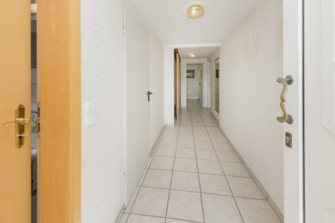 Wohnglück auf 134m². Reihenmittelhaus in ruhiger Lage von Iserlohn! - Eingangsbereich (70926)