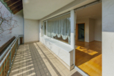Balkon mit Blick in das Wohnzimmer