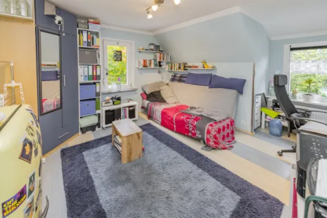 Gemütliche 3-Zimmer-Dachgeschosswohnung mit zwei Bädern - Kinder-oder Arbeitszimmer (71634)