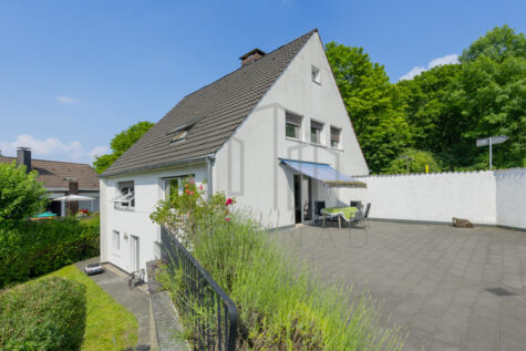 Zweifamilienhaus sucht Großfamilie, 58644 Iserlohn / Dröschede, Zweifamilienhaus