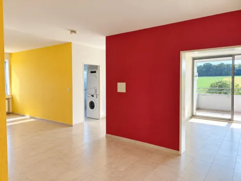 Großzügige 2-Zimmer-Wohnung mit großem Balkon und herrlichem Weitblick - Diele mit Essbereich (71701)
