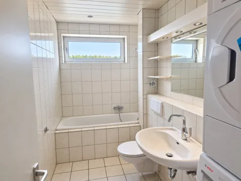 Großzügige 2-Zimmer-Wohnung mit großem Balkon und herrlichem Weitblick - Tageslichtbad (71707)