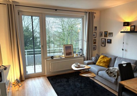 Charmante 2-Zimmer-Wohnung mit Balkon im Duisburger Süden, 47269 Duisburg, Etagenwohnung