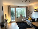 Charmante 2-Zimmer-Wohnung mit Balkon im Duisburger Süden - Wohnzimmer mit großem Fenster