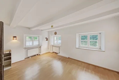 Ein Zuhause mit Geschichte – denkmalgeschütztes Fachwerkhaus auf großzügigem Grundstück - Wohnbereich (71290)