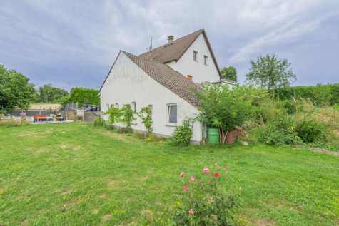 Ein Traum für Tierliebhaber – Ein- bis Zweifamilienhaus mit ca. 9.124 m² Land - Gartenansicht (70654)