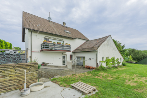 Ein Traum für Tierliebhaber – Ein- bis Zweifamilienhaus mit ca. 9.124 m² Land - Gartenansicht (70652)