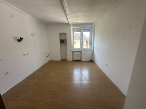 Charmante Altbauwohnung mit großzügigem Wohn-Essbereich und Kamin - Küche (69761)