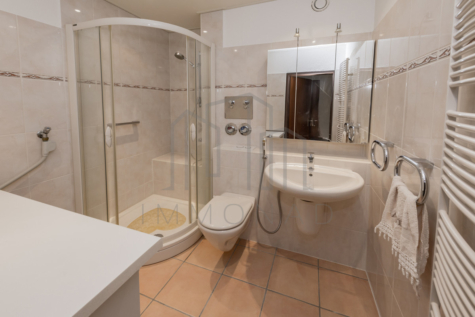 Besichtigungstermin vereinbaren: Ihr neues Zuhause wartet auf Sie! - Badezimmer mit Dusche (70339)