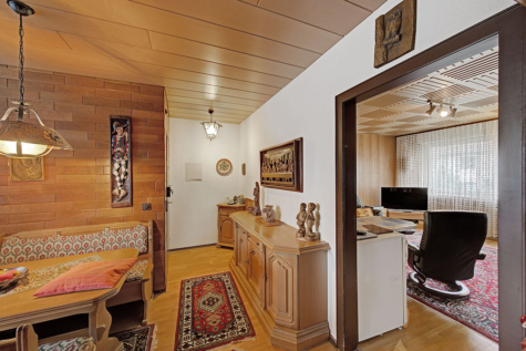 Großzügige 4-Zimmer-Eigentumswohnung mit Balkon, Garage & Ausbaupotenzial - Eingangsbereich (69940)