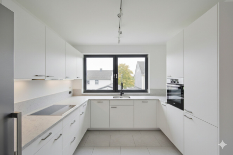 Großzügige 4-Zimmer-Eigentumswohnung mit Balkon, Garage & Ausbaupotenzial - Visualisierung Küche (69948)