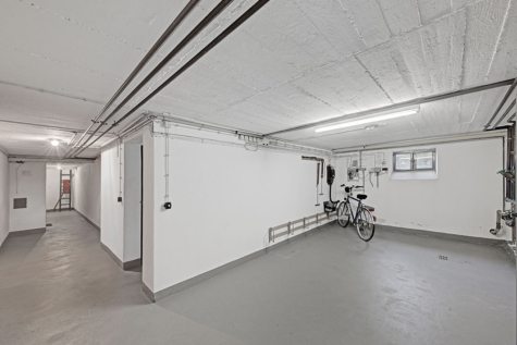 Großzügige 4-Zimmer-Eigentumswohnung mit Balkon, Garage & Ausbaupotenzial - Keller (69960)