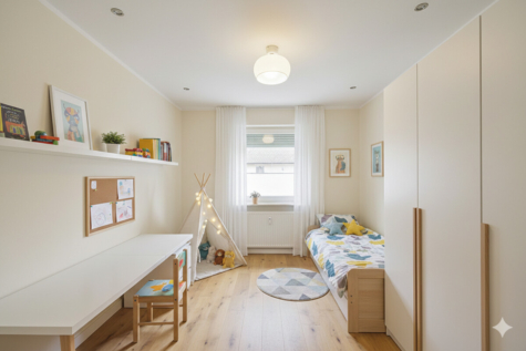 Großzügige 4-Zimmer-Eigentumswohnung mit Balkon, Garage & Ausbaupotenzial - Visualisierung Kinderzimmer (69953)