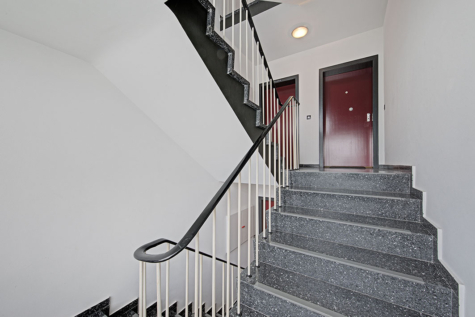 Großzügige 4-Zimmer-Eigentumswohnung mit Balkon, Garage & Ausbaupotenzial - Treppenhaus (69959)