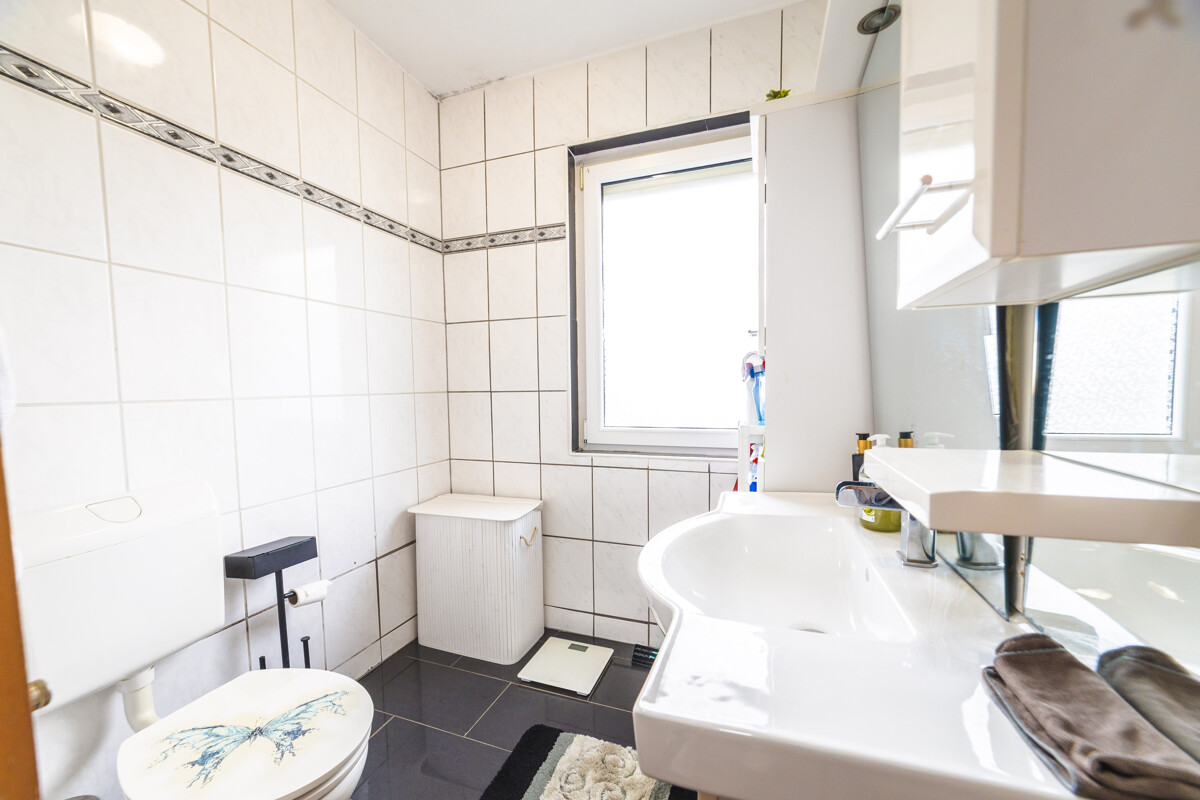 Badezimmer EG links