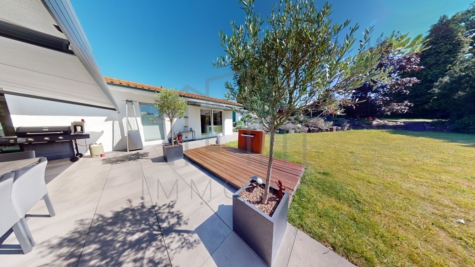 Freistehender Traum jeder Familie! - Terrasse mit Blick zum Garten (70956)