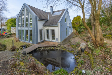 Luxuriöses Wohnen in architektonischem Unikat – Koiteich, Sauna, Solaranlage & mehr, 51709 Marienheide, Einfamilienhaus