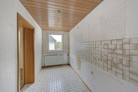 Zuhause zwischen Natur und Stadt – großzügig wohnen mit Komfort - Küche im Erdgeschoss (69972)
