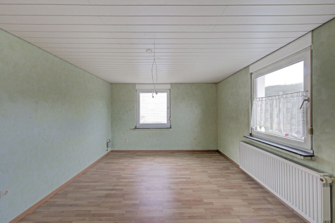 Zuhause zwischen Natur und Stadt – großzügig wohnen mit Komfort - Wohnzimmer im Erdgeschoss (69971)