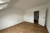 Modernes Wohnen mit Stil: 2-Zimmer-Wohnung mit Balkon und Einbauküche - Schlafzimmer