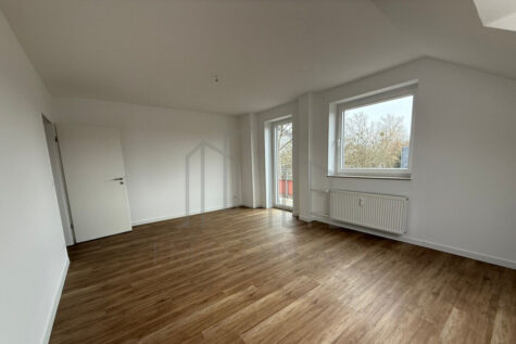 Modernes Wohnen mit Stil: 2-Zimmer-Wohnung mit Balkon und Einbauküche, 47259 Duisburg / Huckingen, Dachgeschosswohnung