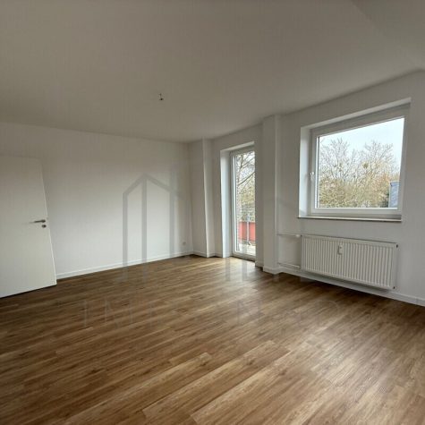 Modernes Wohnen mit Stil: 2-Zimmer-Wohnung mit Balkon und Einbauküche, 47259 Duisburg / Huckingen, Dachgeschosswohnung
