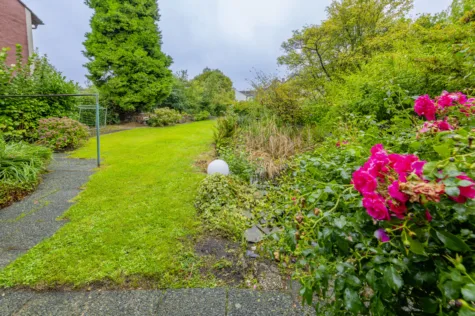 Wohnen und investieren mit Weitblick – Mehrfamilienhaus mit Gartenidylle - Großzügige Rasenfläche und gewachsener Garten (71464)