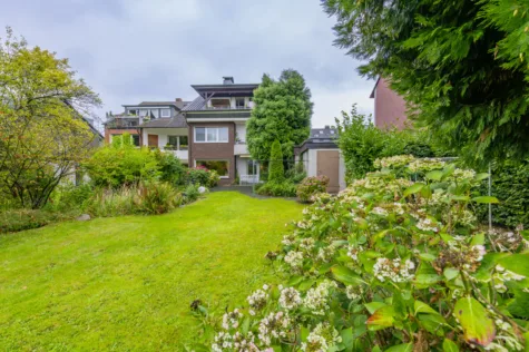 Wohnen und investieren mit Weitblick – Mehrfamilienhaus mit Gartenidylle - Gartenidylle mit Teich und altem Pflanzenbestand (71449)