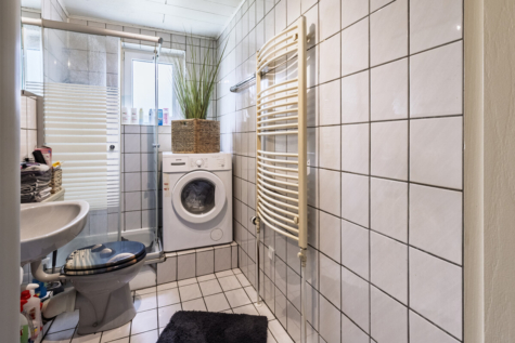 Attraktive 3-Zimmer-Wohnung mit Eigennutzungsoption - Badezimmer (69737)