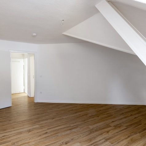 Geräumige WG-Wohnung mit Stil im Herzen der Stadt, 44135 Dortmund, Dachgeschosswohnung